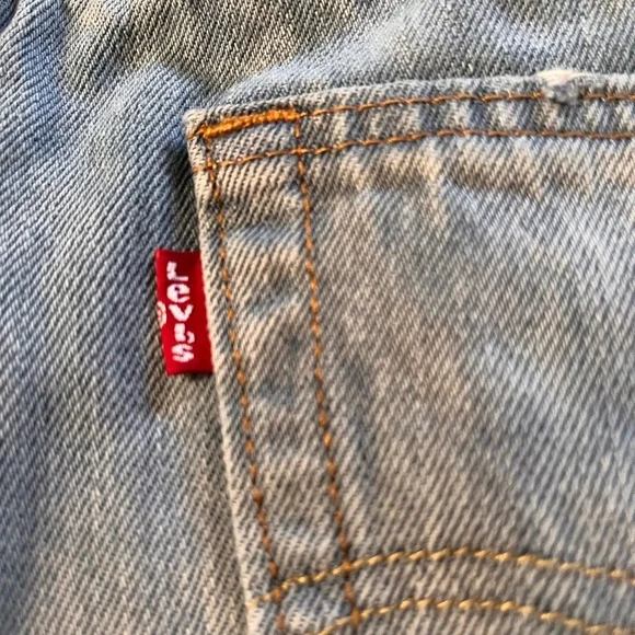 Red tag Levi distressed Bermuda shorts - Picture 2 of 11